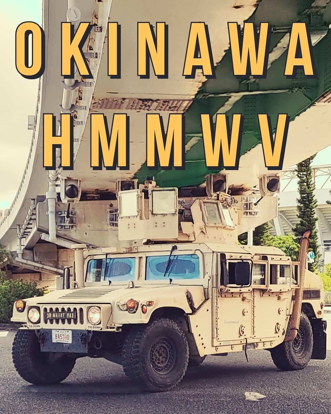 沖縄のHMMWVハンヴィー。これ見たら観光客は驚きます。明日まで沖縄マイホーム相談会です。#HMMWV