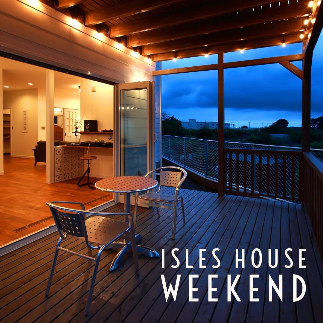 明日は週末。小雨になったらウッドデッキでディナーを。家にいること楽しみましょう!#アイルズハウス施工例