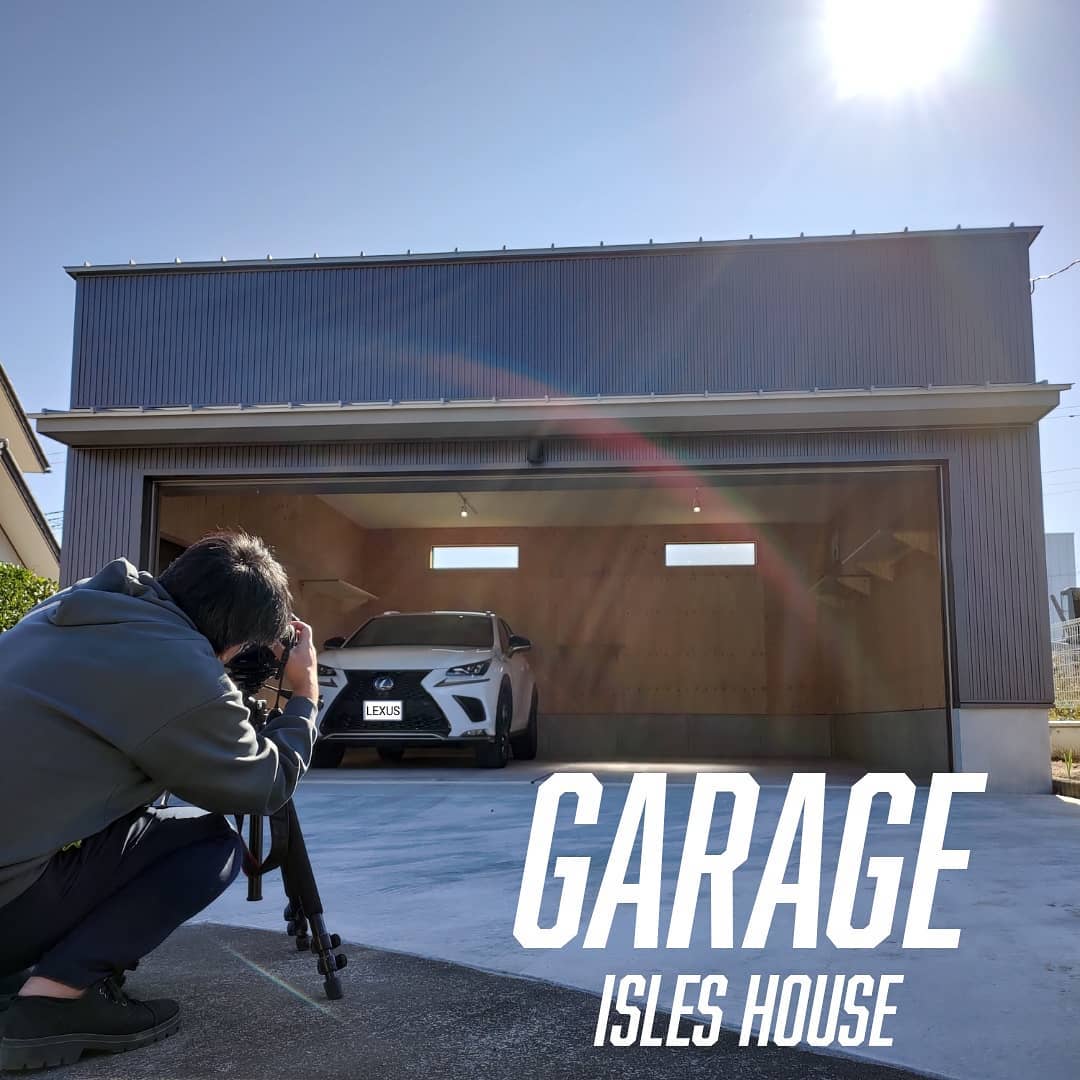 お客様の完成したガレージの写真撮影でした。アイルズハウスはお客様の車に合ったガレージを提案します。規格にとらわれない注文ガレージです。
#ガレージ
#ガレージライフ
#レクサス
#lexus