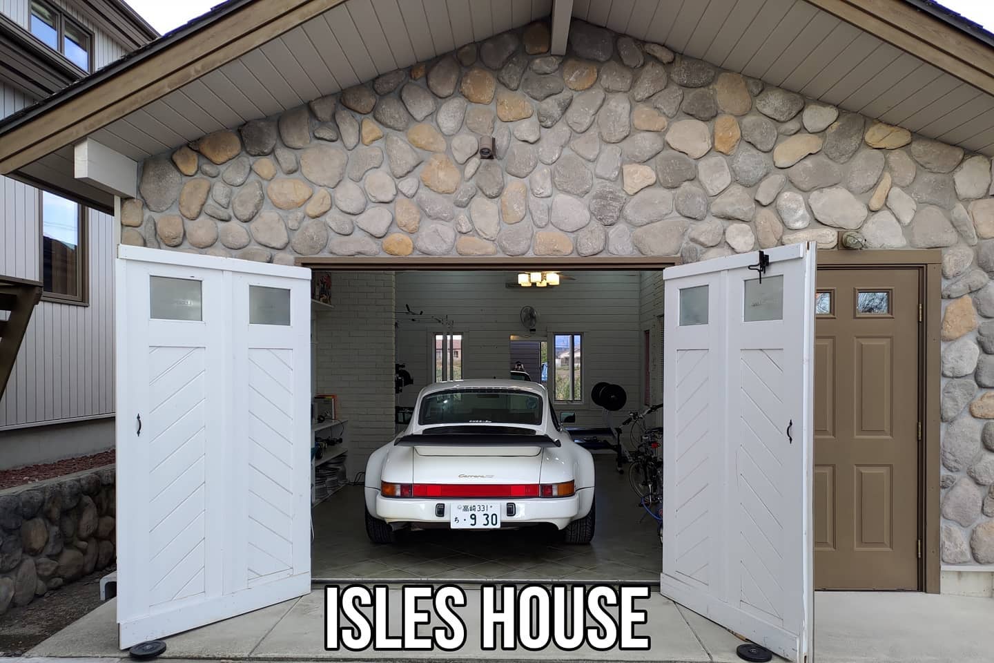 アイルズハウスは愛車と共に過ごしたいガレージを作っています。ガレージ&リモートオフィス・プライベートジムまたはガレージハウス。クラシックスタイルからモダンスタイルまで、お客様が欲しくなるガレージはアイルズハウスにあるはずです。#ガレージ#garage #porsche #porsche911