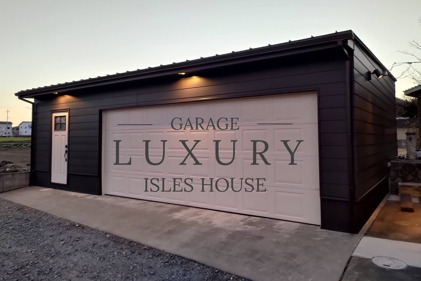 アイルズハウスのモデルガレージもうすぐ完成です。2月に完成内覧会を予定しています。ガレージ&テレワークルームとしても使える部屋も備えた高断熱仕様のラグジュアリーなガレージです。#ferrari#lamborghini#porsche #lexus#ガレージ#ガレージライフ #ガレージハウス #garage