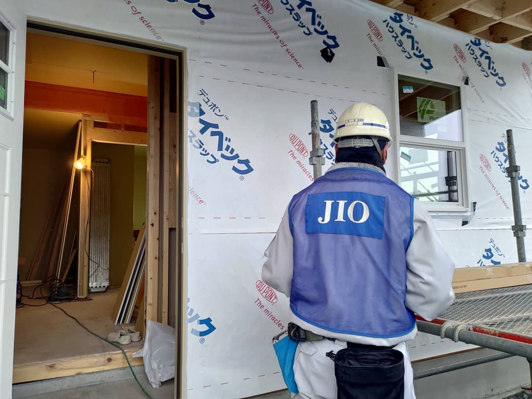 日本住宅検査保証機構JIOによる防水下地検査。安心して住んでいただくためにアイルズハウスでは第三者機関による防水検査に合格した家をお引き渡しします。