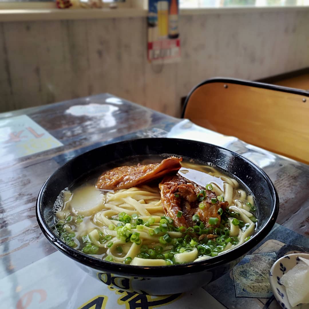 高崎で食べることができる沖縄そば。 麺はちぢれがないタイプ。沖縄では食べ歩きしていますがここは美味しいお店です。
