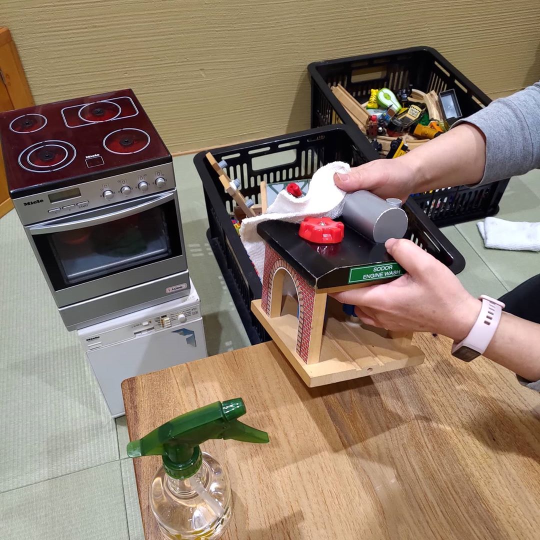感染予防のためキッズルームのおもちゃはしばらくの間使用出来なくなります。本日はスタッフによる最後の消毒をしました。再び子供たちに遊んでもらうことを願います。アイルズハウスモデルハウスは従来通り予約制により見学していただけます。