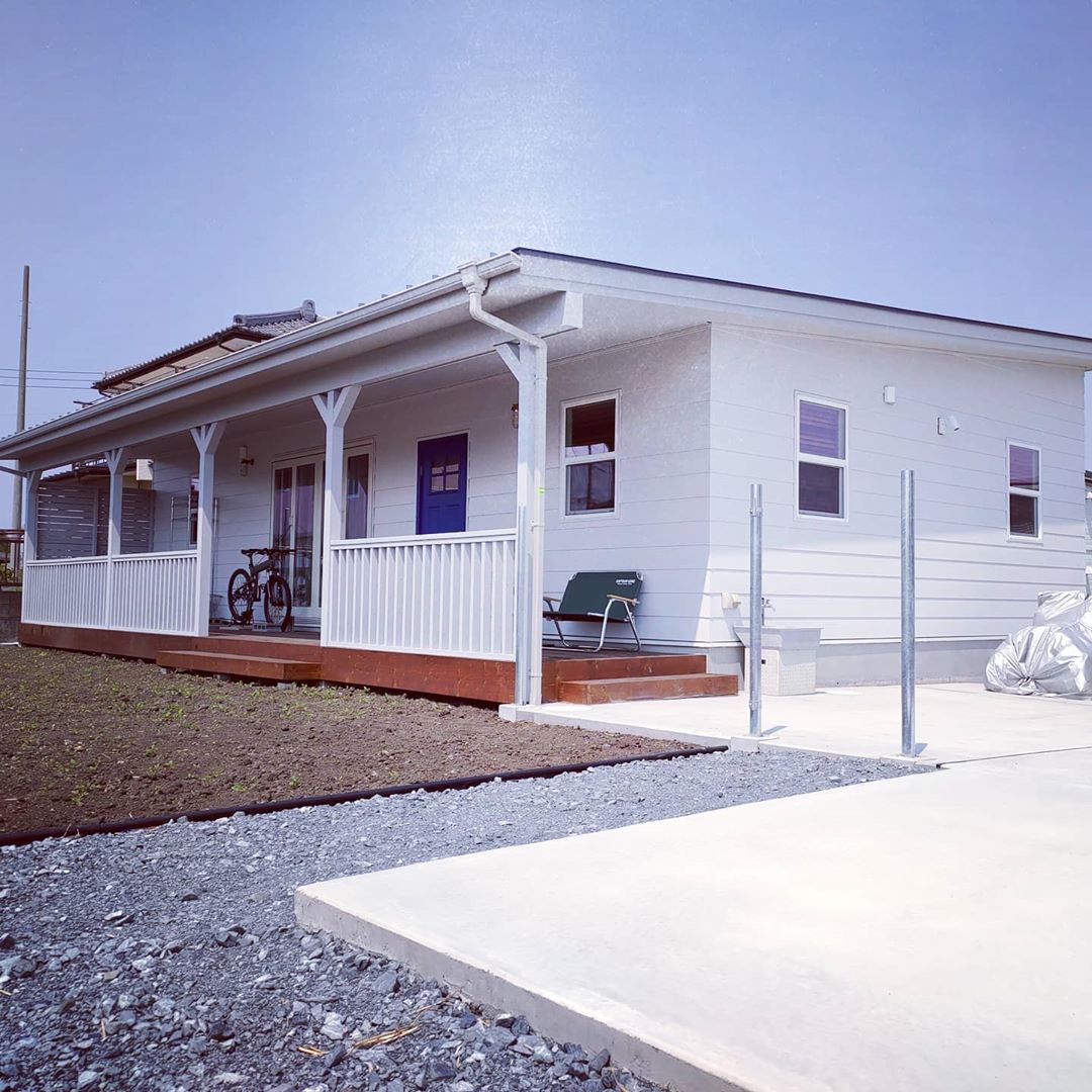 オープンハウスさせていただいた藤岡フラットハウスの外構工事が進んでいます。引っ越しも終わりアイルズハウスLIFEが始まっています！