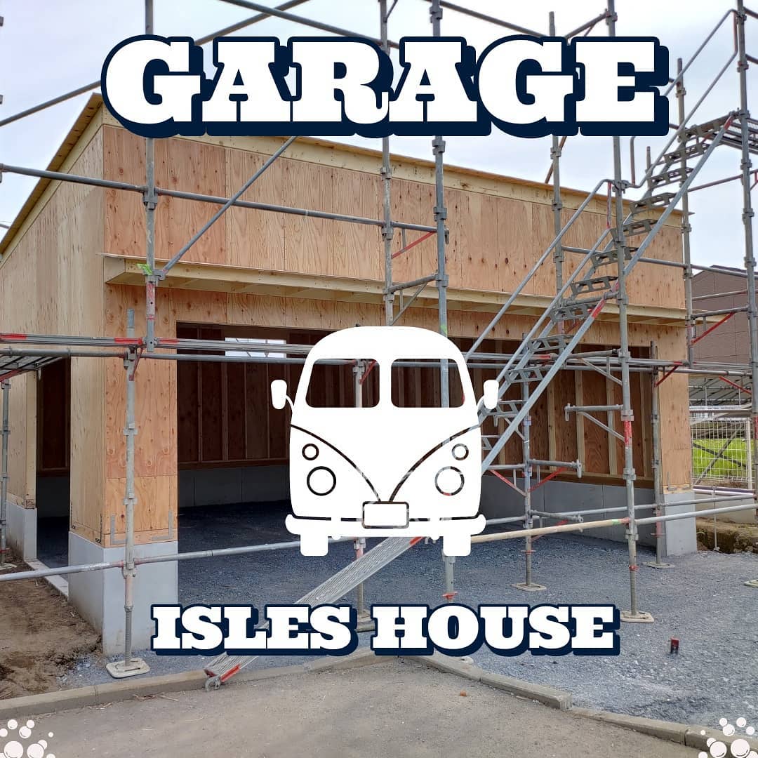 CAR GUY のためのガレージ上棟しました！家の次はガレージ。一日中居たくなるガレージ作ります。
# ガレージ
#garage