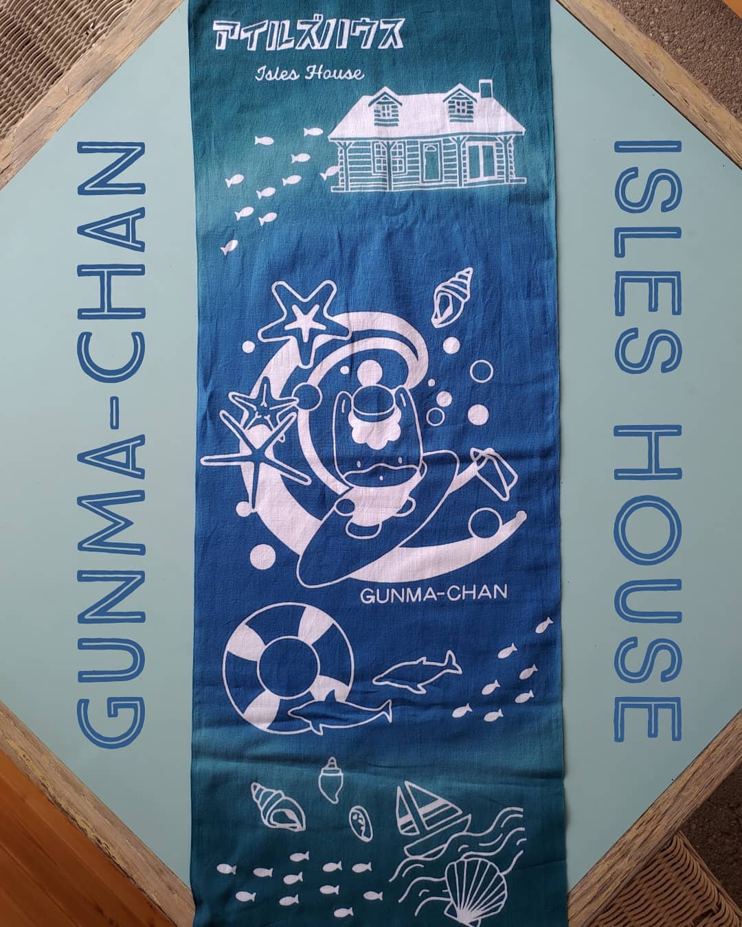2014ゆるきゃらグランプリ金賞「ぐんまちゃん」のアイルズハウス手ぬぐいが出来ました！お友達のぐんまちゃん作者中嶋さんと中村染物工場さんのご協力による作品です。アイルズハウスオーナー様にはプレゼントします。
#ぐんまちゃん