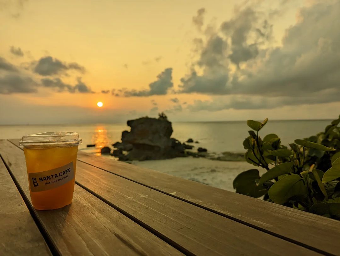 2週連続の読谷オープンハウスも明日の日曜日が最終日です。
すぐ近くのバンタカフェで夕陽を眺めて一日が終わります。