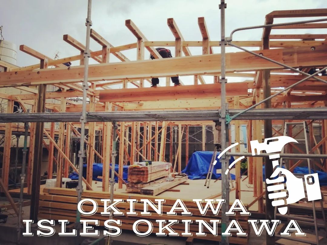 宜野湾で上棟しました。アメリカンスタイルの平屋住宅です。