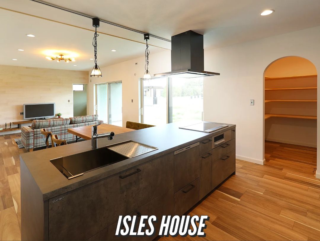 家を作るならやりたい事、お客様によってさまざまです。
アイルズハウスは理想を現実にするためのご提案をさせていただきます。
#アイルズハウス施工例
#カリフォルニアスタイル