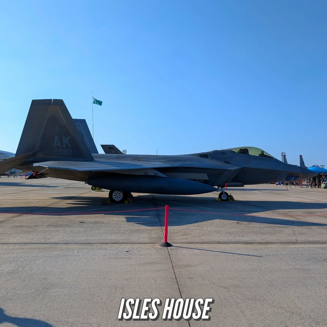 嘉手納基地のアメリカフェスト2025
一機500億円のF-22ラプター！
#f22
#f22raptor
#アメリカフェスト
#americafest
#usairforce🇺🇸