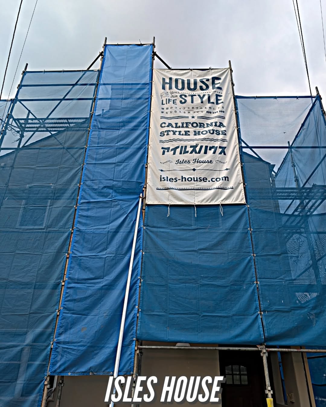 築11年目のお客様宅で外装リフォーム工事を施工中です。
工務店ならではの細かい仕上げにこだわります。
#アイルズハウス施工例 
#アイルズハウス施工中 
#アイルズハウスリフォーム