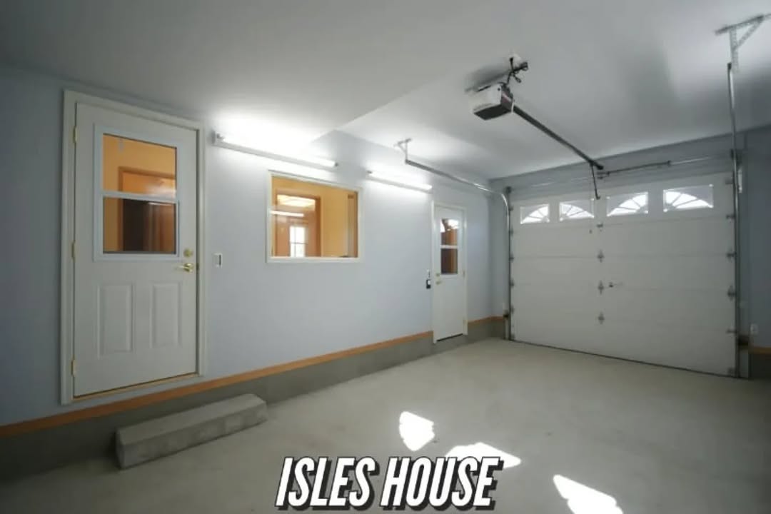 ビルトインガレージの中はこのようになっています☆
#アイルズハウス施工例
#ビルトインガレージ
#garage
#garagelife
#ガレージ
#ガレージライフ