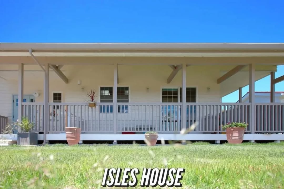 日差しが低く差し込むこれからの季節は、ウッドデッキに反射する太陽光で室内を明るく照らします☆
#アイルズハウス施工例