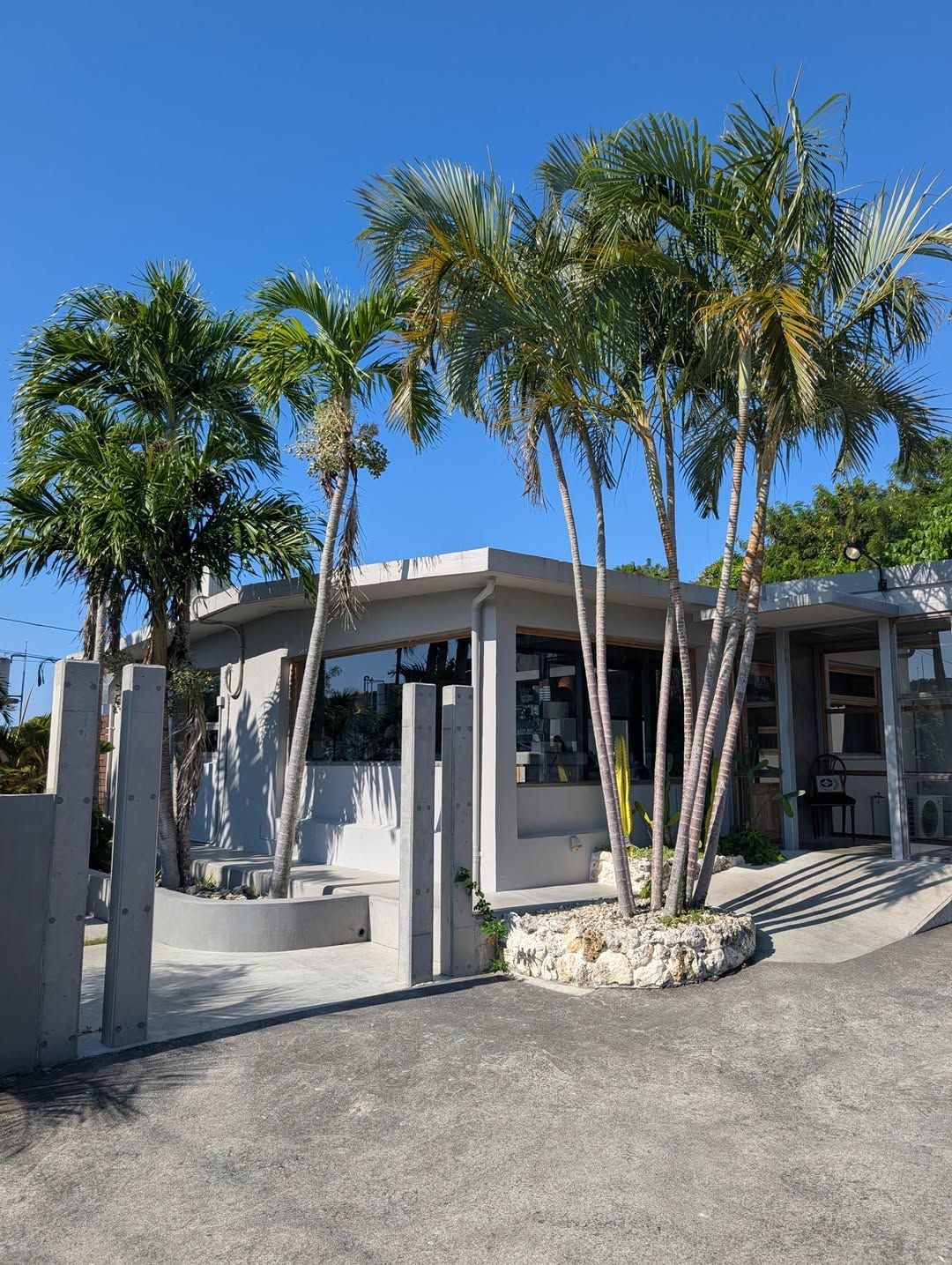 来たかったベーカリーカフェ。アイルズハウス好みの米軍住宅（外人住宅）フルリノベ店舗です☆