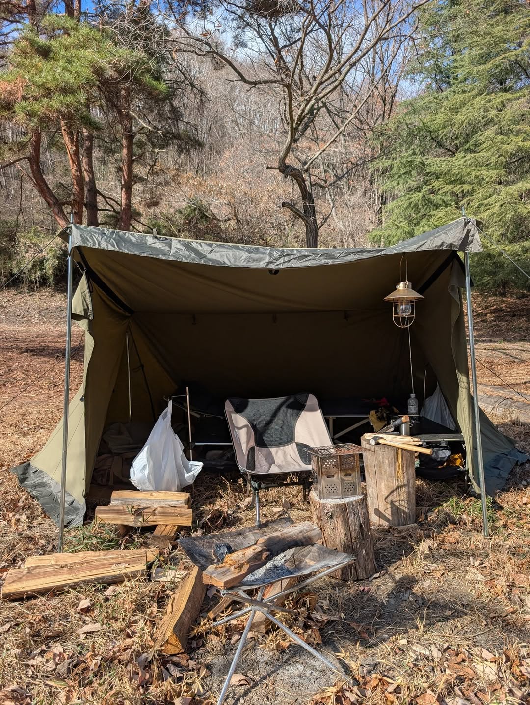 アイルズハウス定休日なので榛名山麓キャンプ場隣接のカフェに行ってきました！
店内はガレージ風のインテリアです☆