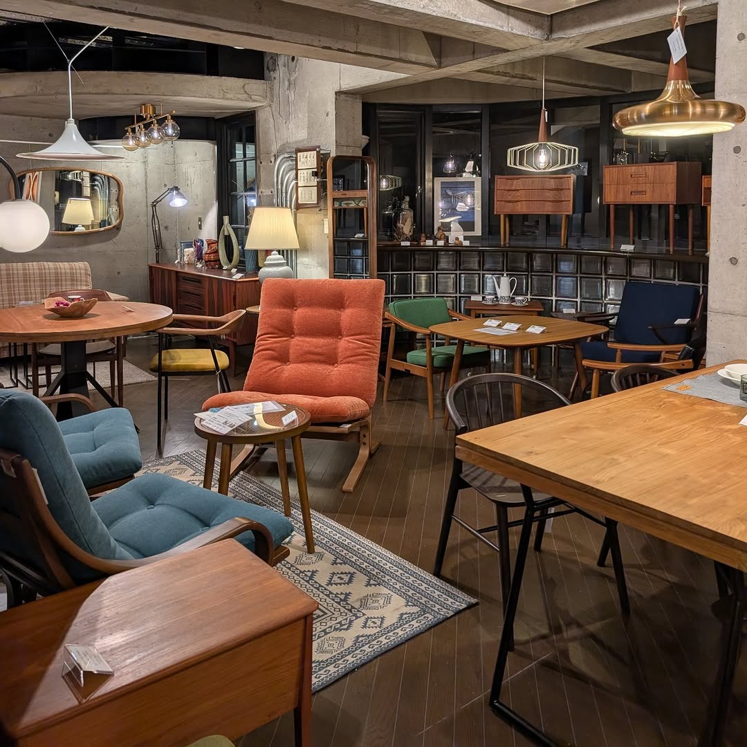 レトロボックスさんに寄ってきました☆
アイルズハウスの家具・雑貨コーディネイトではいつもお世話になっています！