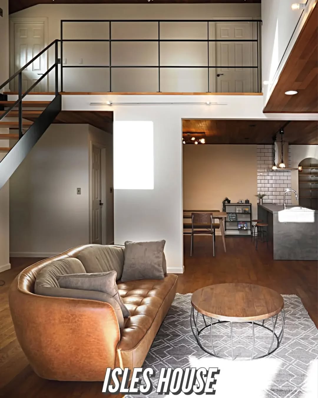 アイルズハウスの「床下蓄熱全館空調」なら冬の吹き抜けでも足元からポカポカです。