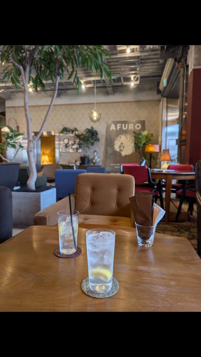 伊香保温泉の石段近くにあるカフェ「AFURO」に行ってきました!
ミッドセンチュリー好きな人は感動します✨️